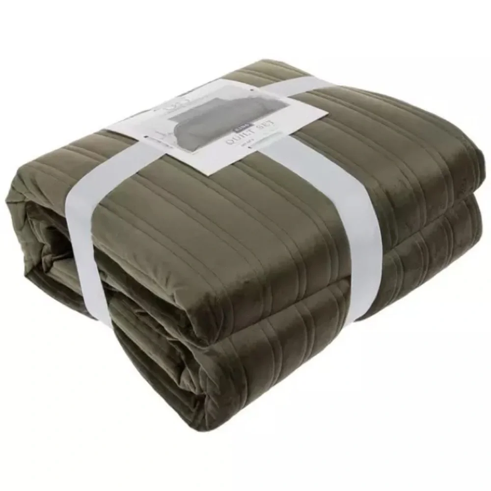 Darsee & David's Velvet Quilt Set